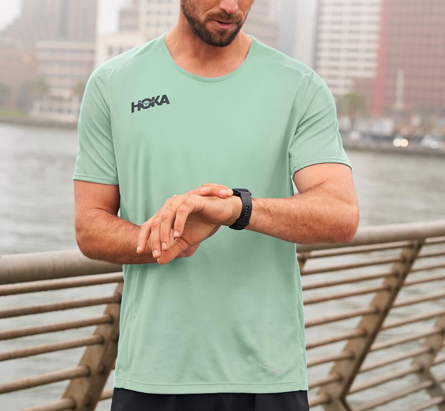 Top Hoka One One Hombre Verdes - Performance Short Sleeve - SCEX81543